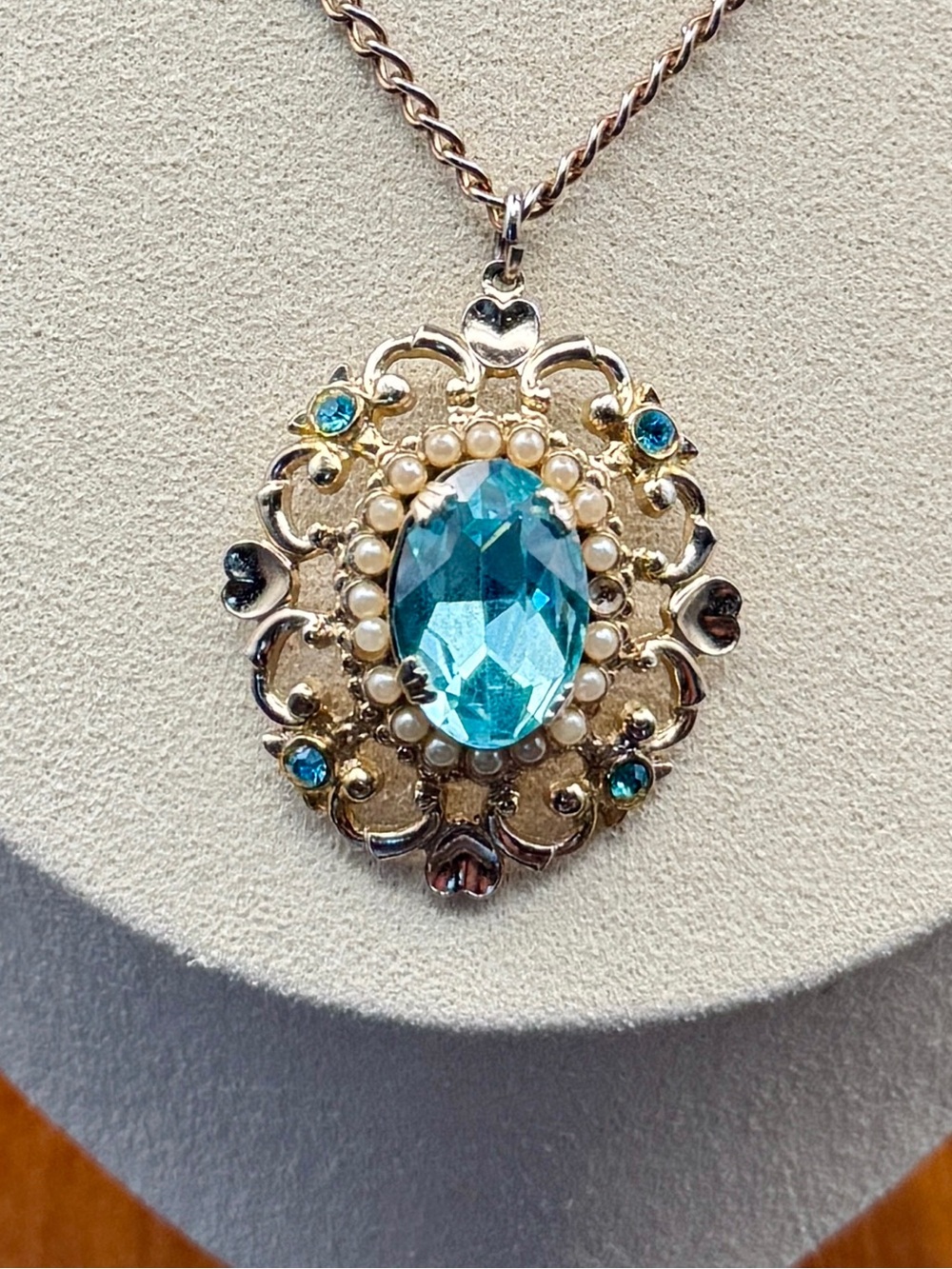 Vintage  Regency Core Gold-Tone Pendant Necklace with Aqua Stones and Pearls